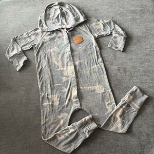 Lausbub Co small shop one piece camo romper size 3T